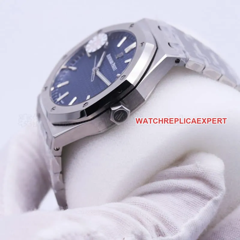 Audemars Piguet Royal Oak 15500 Review - 15400's New Generation Tough Guy Masculine Charm Watch Front View