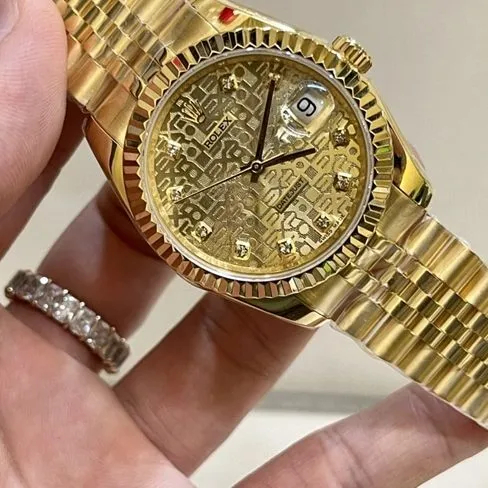 top-tier replicaRolexsuper watch men's gold plate gold band Datejust series watch side view