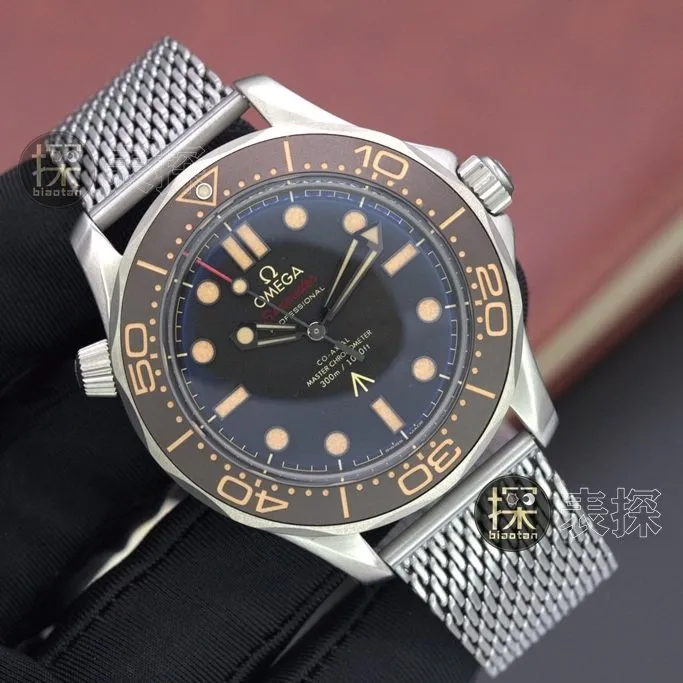 Omega1:1replica watch.vsSeamasterreplica watch,clasp picture