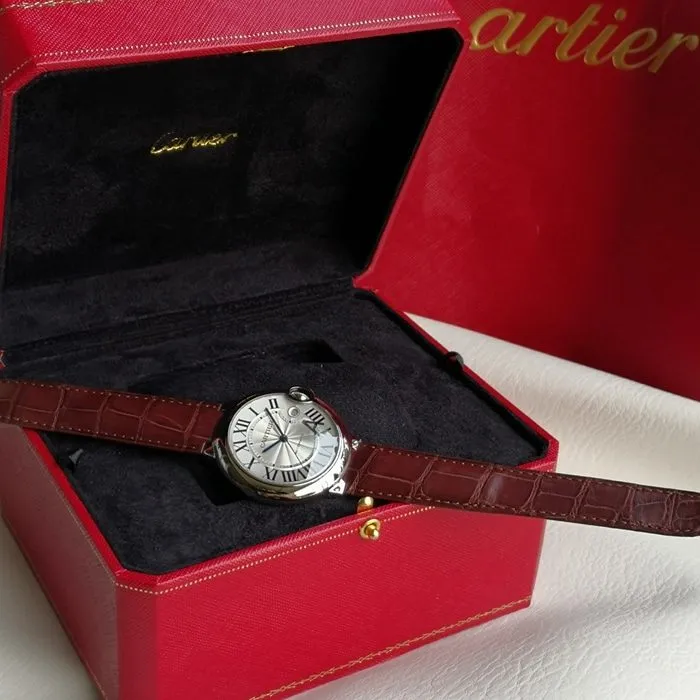 top-tier watch Cartier men's white dial blue balloon series leather strap watch back cover picture