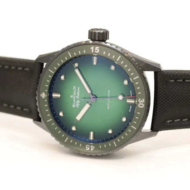 GF Factorytop-tier watch Blancpain men's green dial nylon strap fifty fathom series limited edition watch detail shots