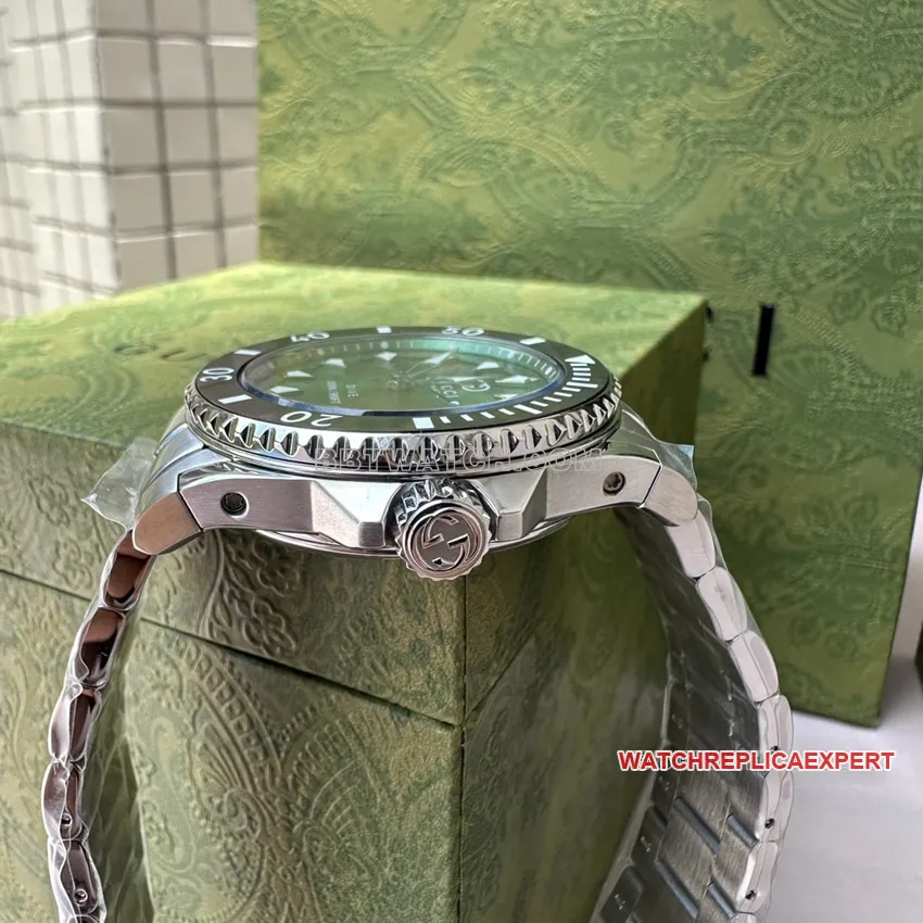 Gucci top-tier replica2024 new green dialsteel bracelet model YA136363front live photo