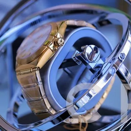 Top collectible watches Omega 5th Generation Constellation Series Gold Plate Gold Steel Strap Men's Earth Wristwatch Movement Diagrams