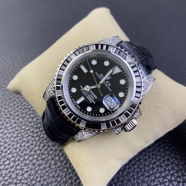 Rolextop-tier watch men's black dial black belt Submariner series fully automatic movementleather strap side view
