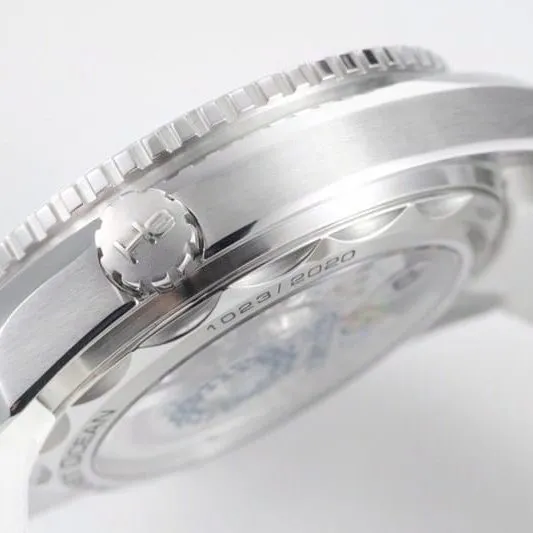 watch Omega ladies Seamaster series Ocean Universe 600m ceramic bezel39.5 diameter automatic movement watch side view