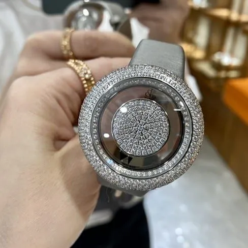 top-tier Jackpot super clonequartzblack dial gray strap women's watch front view