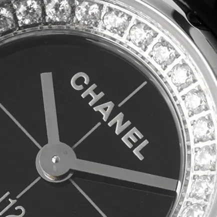 top-tier replicaChanel women's black dial black belt new J12 series quartzleather strap watch detail shots