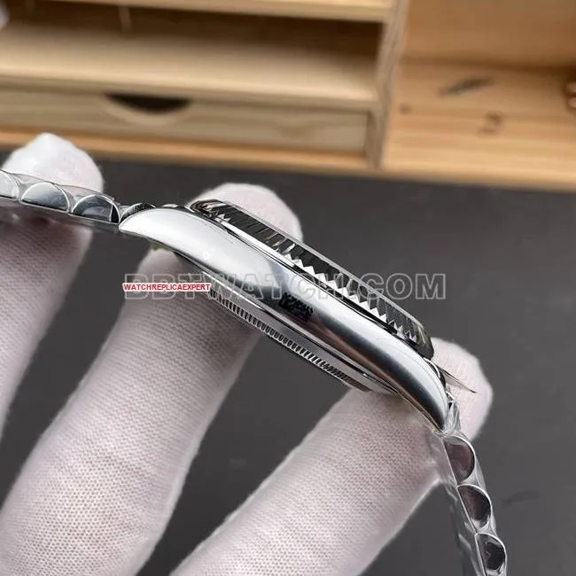 collectible watch CBD factory RolexDay-Date3255 mechanical olive green dial40mmfront live photo