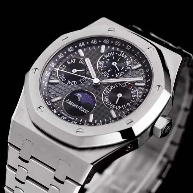 Audemars Piguetreplica watch Royal Oak series automatic movement men's gray plate steel bracelet watch movement picture