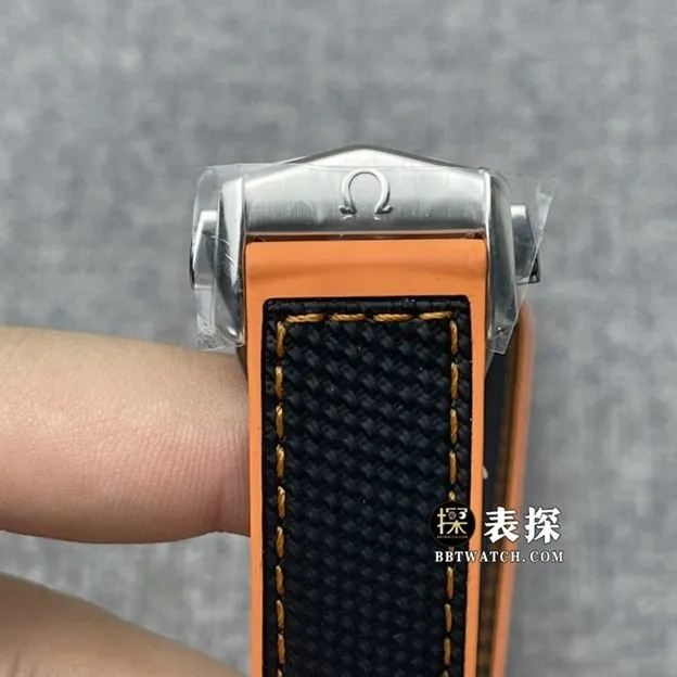 VS FactoryOmegaSeamastertop-tier 1:1high-quality watch men's black dial rubber model pictures and prices side live photo