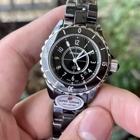 top-tier replicaChanelblack dialJ12 series ladies watch detail shots