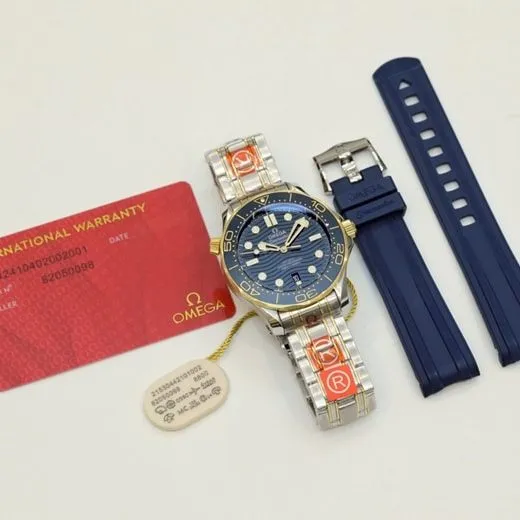 top-tier replicaOmega men's blue dialsteel braceletSeamaster 300m series mechanical watch side view