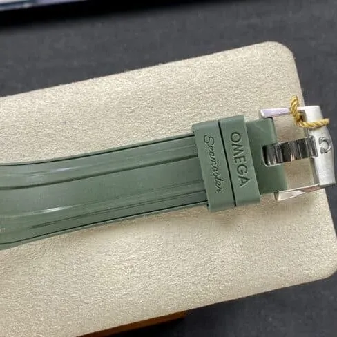 Omega 2022 Latest Seamaster 300 Dual-T Black-Green Dial Men's Mechanical Watch Front View