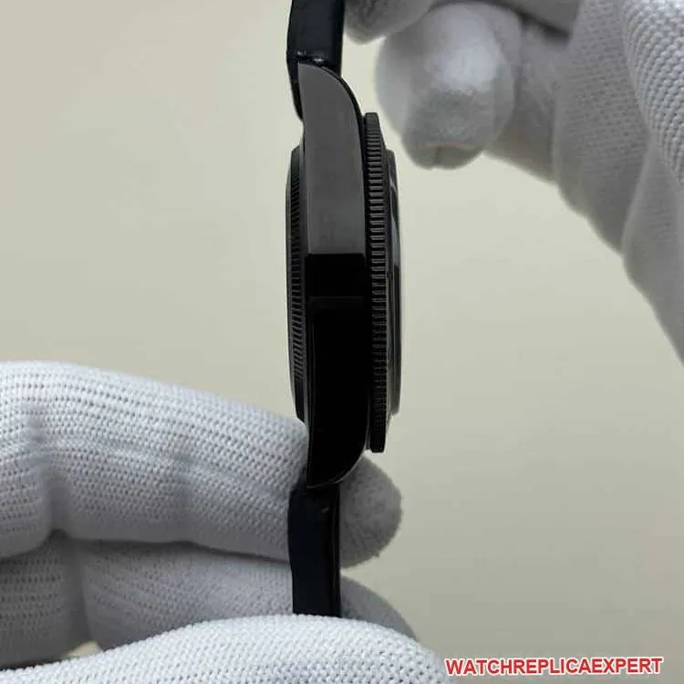 GRTudor Biwan 1:1top-tier replicablack dialleather strap model 2019 Only Watchclasplive photos