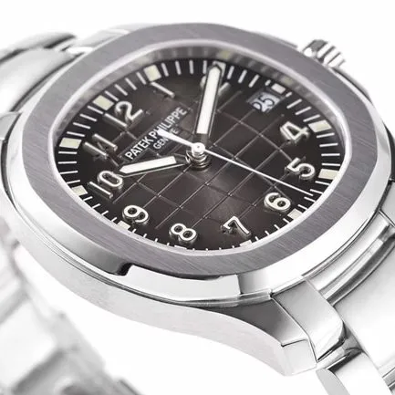 ZF FactoryPatek Philippetop-tier replicasuper watch men's black dialsteel braceletV3 version submarine explorer series mechanical watch front view