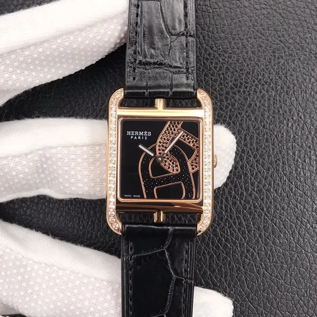 YF factory top-tier watch Hermès black dial black belt quartz crocodile leather strap watch back cover picture