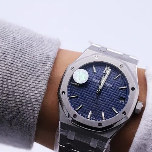 Audemars Piguet Royal Oak 15500 Review - The 15400's New Generation Tough Guy Masculine Movement Watch Image