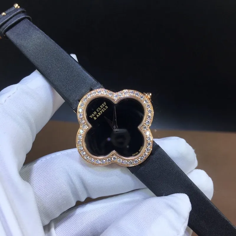 Van Cleef & Arpels four-leaf clover 30mm black onyx dial front view