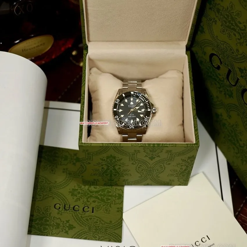 Gucci super clone2024 new black dialsteel bracelet model YA136353front live photo