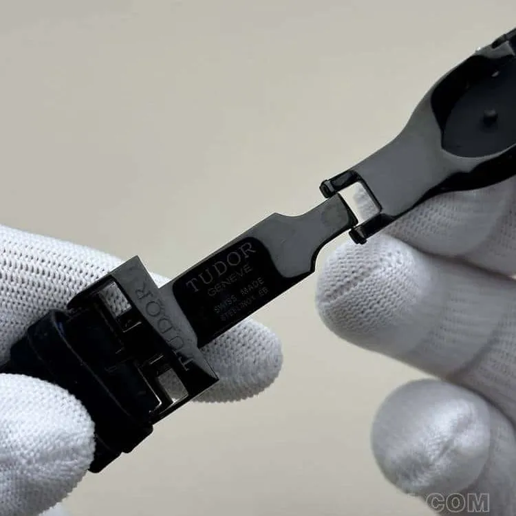 GRTudor Biwan 1:1top-tier replicablack dialleather strap model 2019 Only Watchfront live photo
