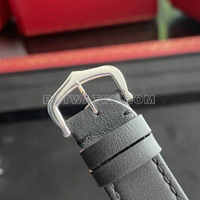 top-tier watch DR factory tank Cartierwhite dial medium quartz black braceletfront live photo