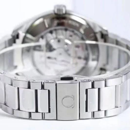 VS Omega Seamaster 150m Bumblebee 8500 Movement Real vs. Fake Comparison Review Front View