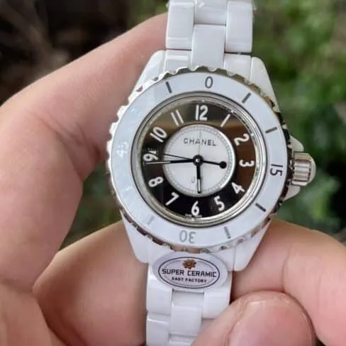 Big factory high-quality replicaEASTceramic new product Chanel ring diamond J12 series women's watch front view