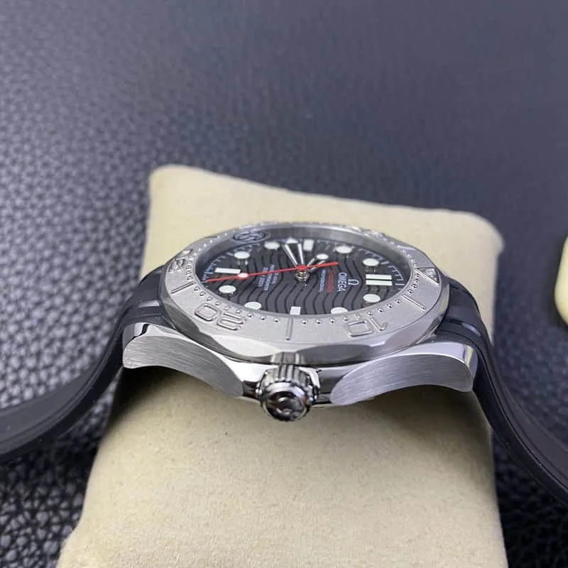Omegareplica watch Seamaster yacht 300-meter series tribute to the blue diving watch side view