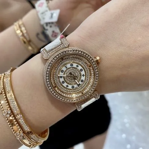 Louis Vuitton women's premium Swiss quartz
