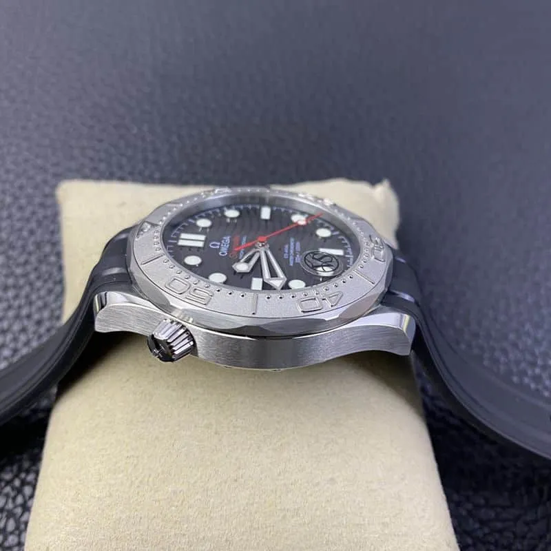 Omegareplica watch Seamaster yacht 300-meter series pays tribute to the blue diving watch clasp picture