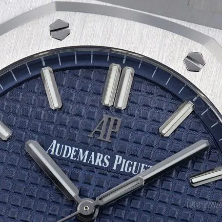 collectible watches ZF FactoryRoyal OakAudemars Piguetblue dial15500front live photo