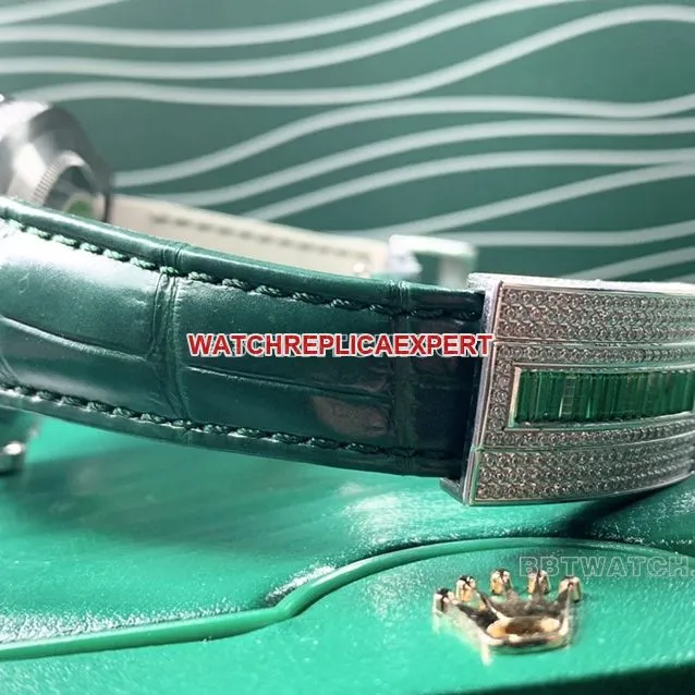 RolexSubmarinertop-tier replicagreen dialdiamond bezelleather strap braceletlive photos