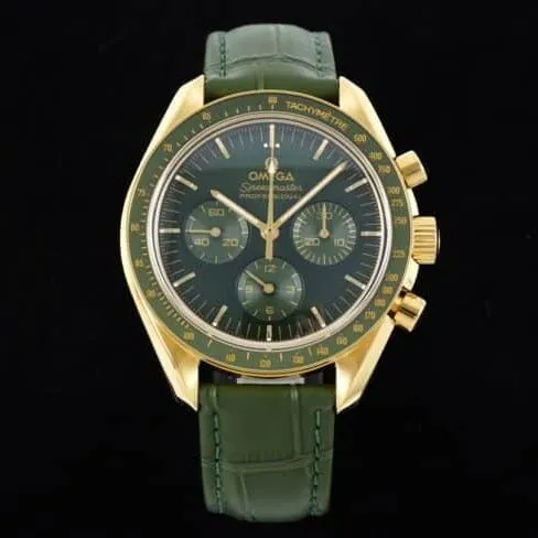 top-tier replicaRM2022 legendary space watch Omega Speedmaster series moon watch green dial front view