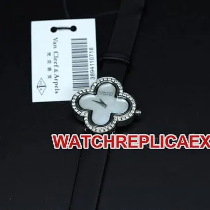 top-tier Van Cleef & Arpels four-leaf clover ladies' watchwhite dial South African real diamond silk bracelet front view of Swiss quartz watch