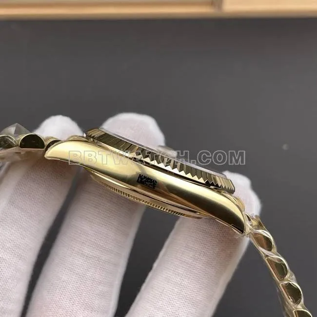 1:1replica watch CBD factory Day-DateRolex3255 mechanical mother-of-pearl disc 40mmfront live photo
