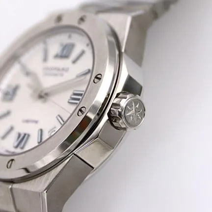 Chopardreplica watch men's white dialsteel bracelet Alpine Eagle ALPINE EAGLE series automatic movement watch side view