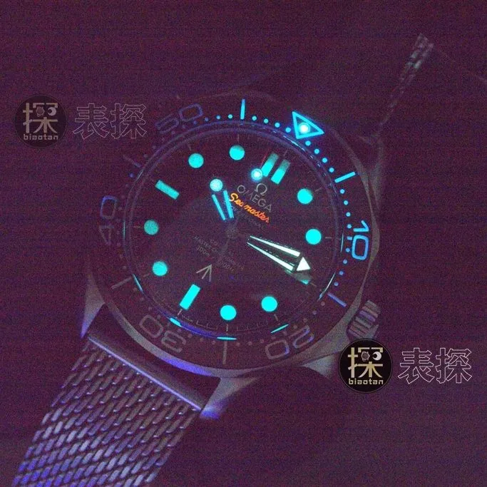 Omega1:1replica watch.vsSeamasterreplica watch,front view