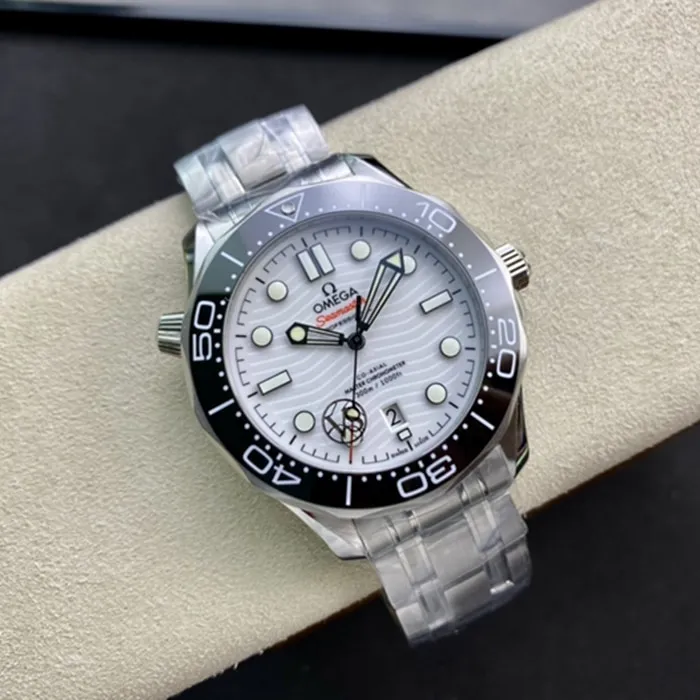 top-tier watch Omega men's white dialSeamaster series steel bracelet watch movement picture