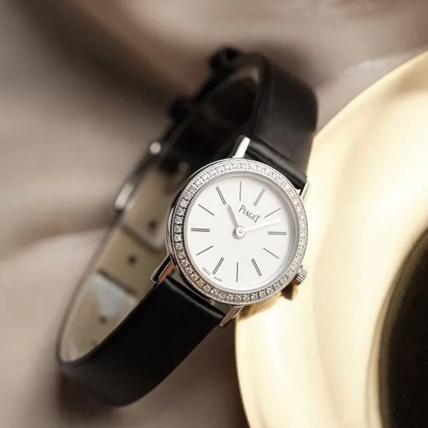 Piaget top-tiersuper watch ALTIPLANO series diamondquartz casual white dial ladies watch back cover picture