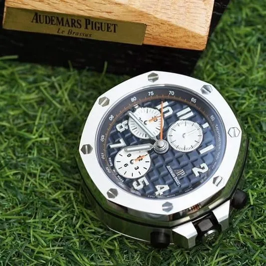 Audemars Piguet desk clock replicaRoyal Oak offshore 26470 desk clock ornament alarm clock front view