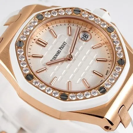 Audemars Piguettop-tier watch Royal Oak offshore series 37mm women's white dialrubber strapquartz watch front view