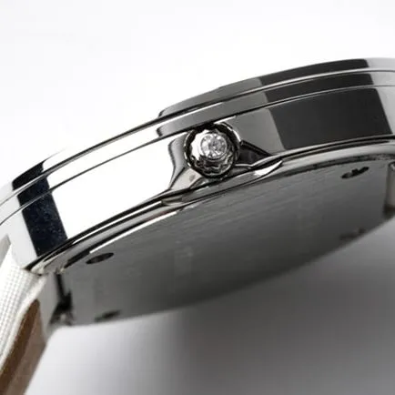 Top-tier Van Cleef & Arpels women's white dial white leather strapCharms Goldleather strapquartz watch back cover picture