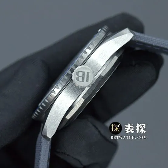 GF FactoryBlancpain Fifty Fathoms top-tier watch men's blue dialleather strap model pictures and prices caseback live photo