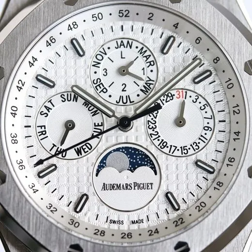 WWE factory top-tier replicaAudemars Piguetsuper watch men's white dialRoyal Oak26574ST series mechanical steel bracelet watch front view