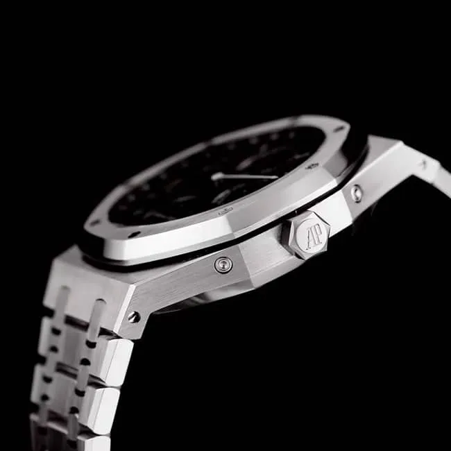 Audemars Piguettop-tier watch automatic movement men's black dialsteel braceletRoyal Oak series watch front view