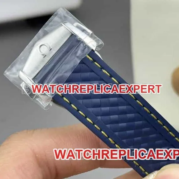 VSOmegaSeamaster1:1top-tier replicablue dial150m rubber model 220.12.41side live photo