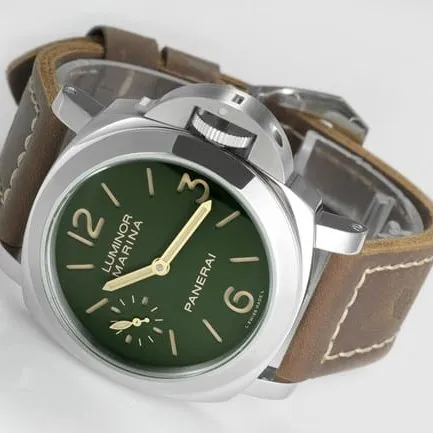 HW F factory top-tier replicaPaneraihigh-quality men's green dial brown belt manual winding leather strap watch front view