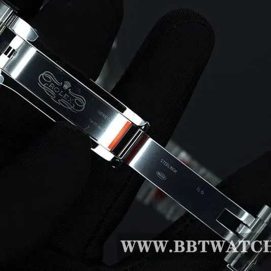 Rolextop-tier watch VS FactoryStarbucks Submariner new model 41 diameter 3235movement front view