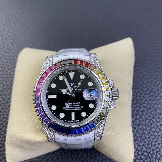 top-tier replicaRolexhigh-quality men's black dial white rubber strap fully automatic movementSubmariner series watch front view