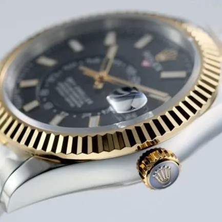 Top-tier Rolex men's black dial gold belt Navigator series automatic movement watch back cover picture